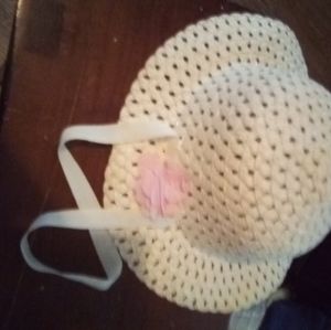 White casual hat with pink rose/ribbon